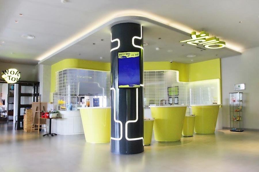 Yello Hotel Jemursari Surabaya Exterior foto